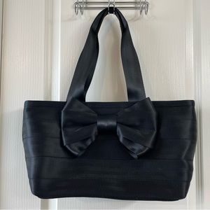 Harveys seatbelt bag black bow tote